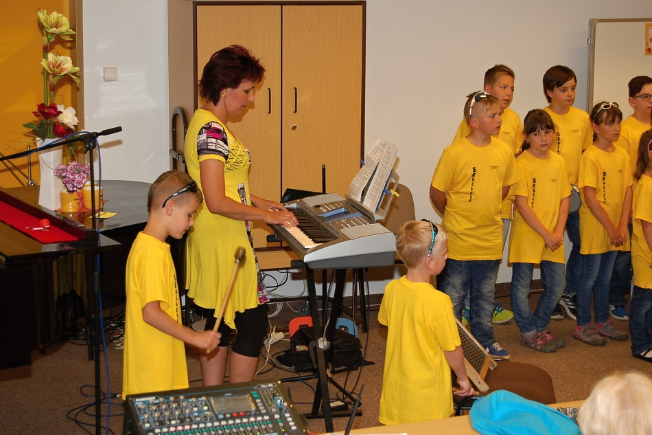 Kluci a holky z naší školky? …a skřivánci