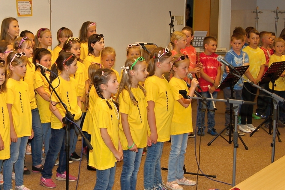 Kluci a holky z naší školky? …a skřivánci