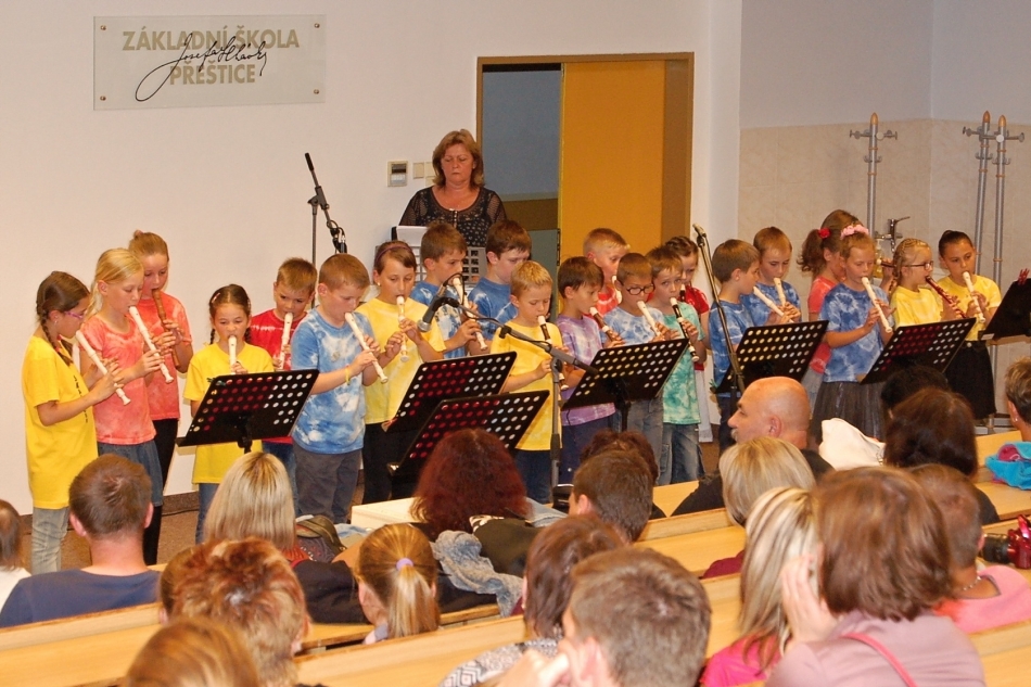 Kluci a holky z naší školky? …a skřivánci