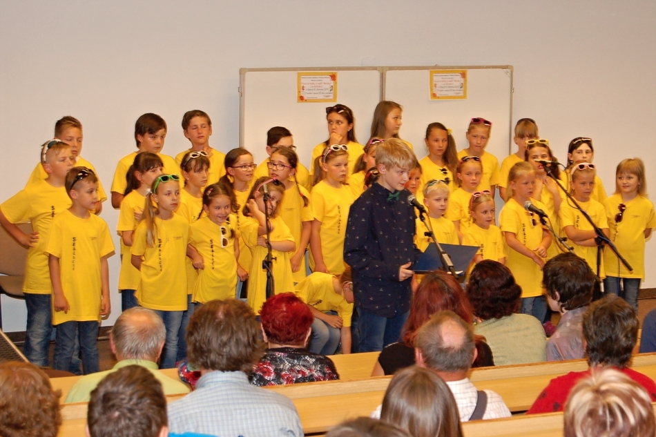 Kluci a holky z naší školky? …a skřivánci