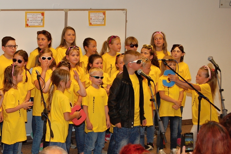 Kluci a holky z naší školky? …a skřivánci