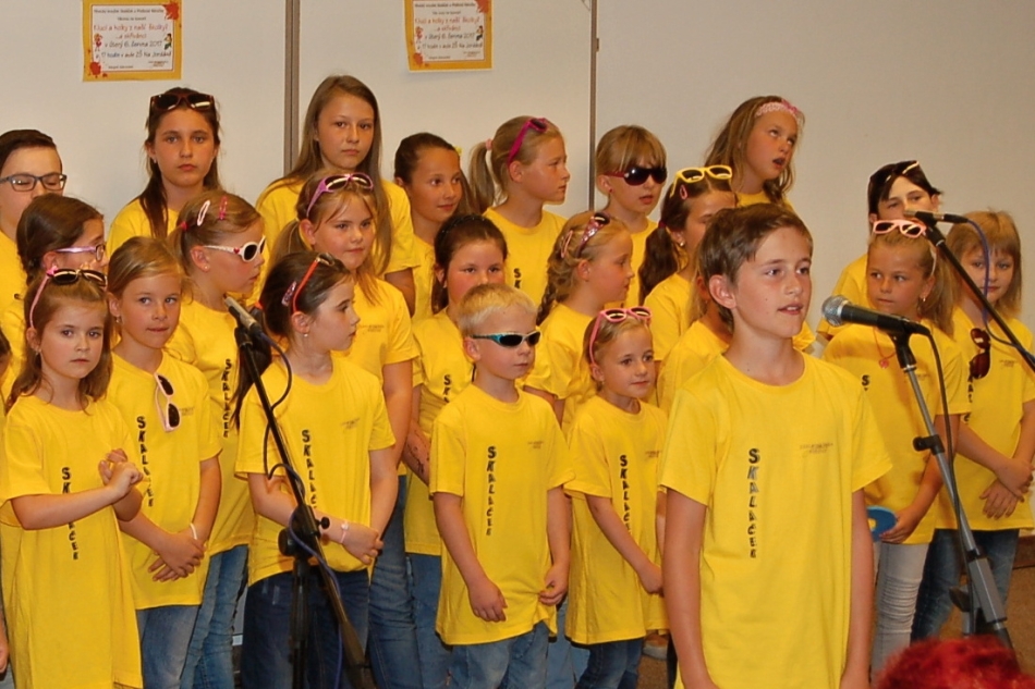 Kluci a holky z naší školky? …a skřivánci